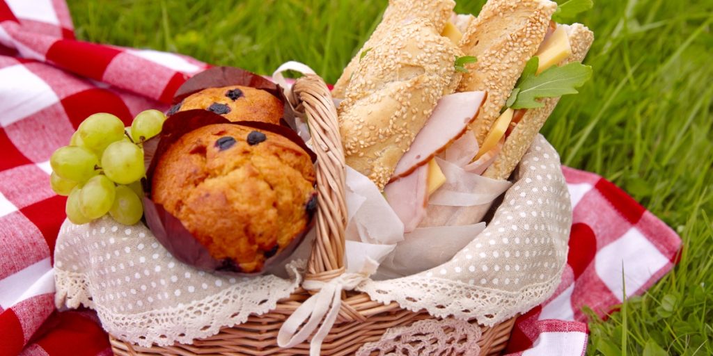 Picnic basket catering idea