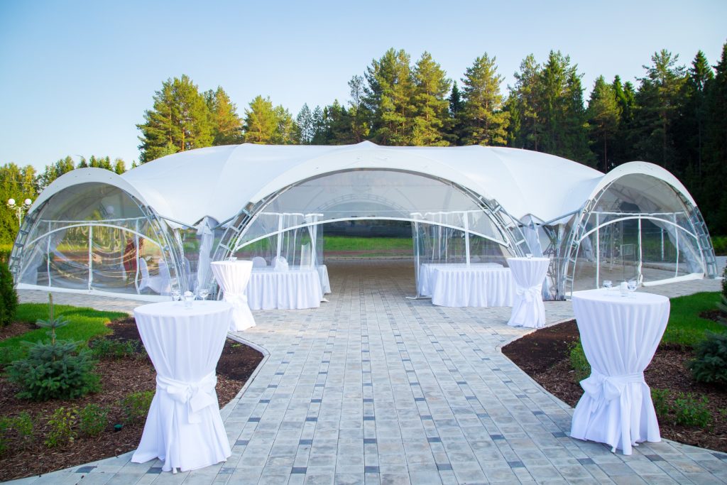 Clear span tents